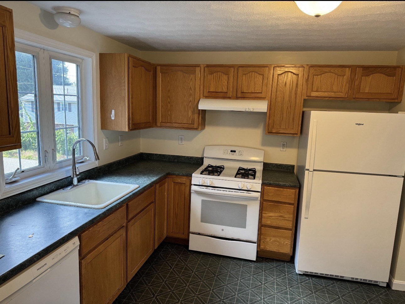 781 Boston Rd Property Photo 18