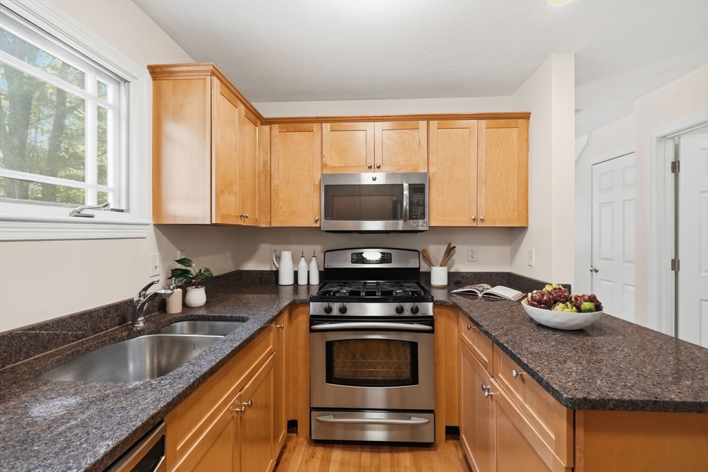 1 Russell Pl # 1 Property Photo 10