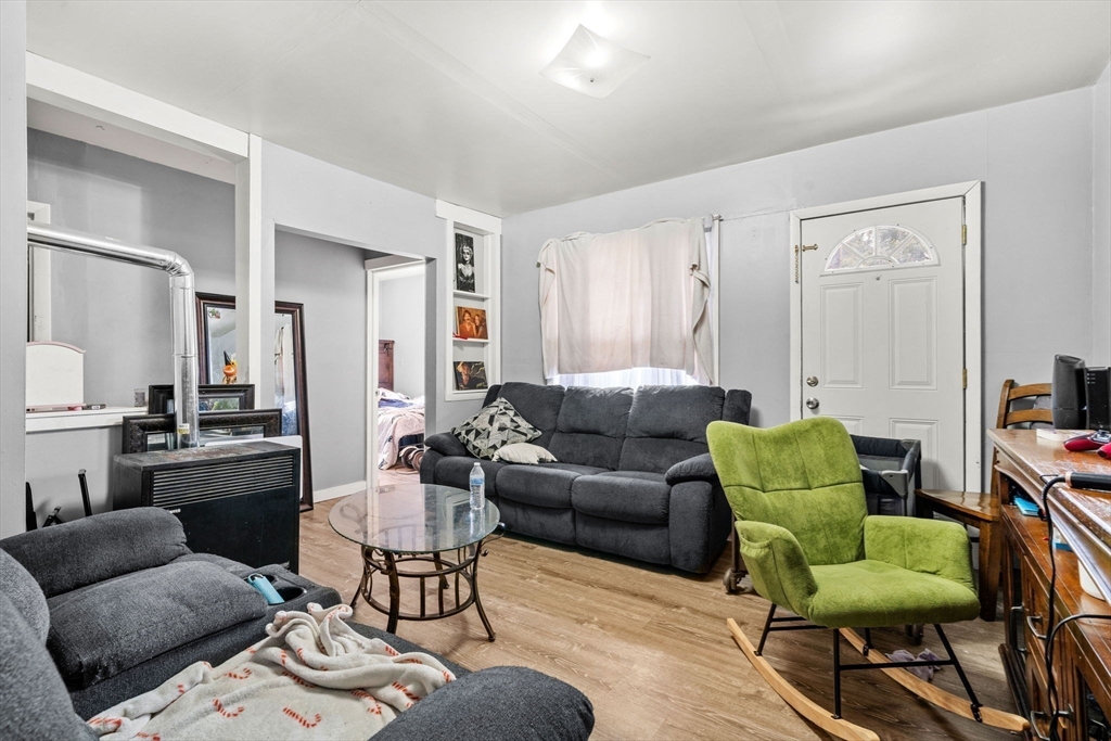 27 Henry St Property Photo 18