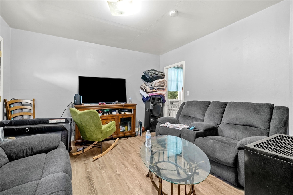 27 Henry St Property Photo 19