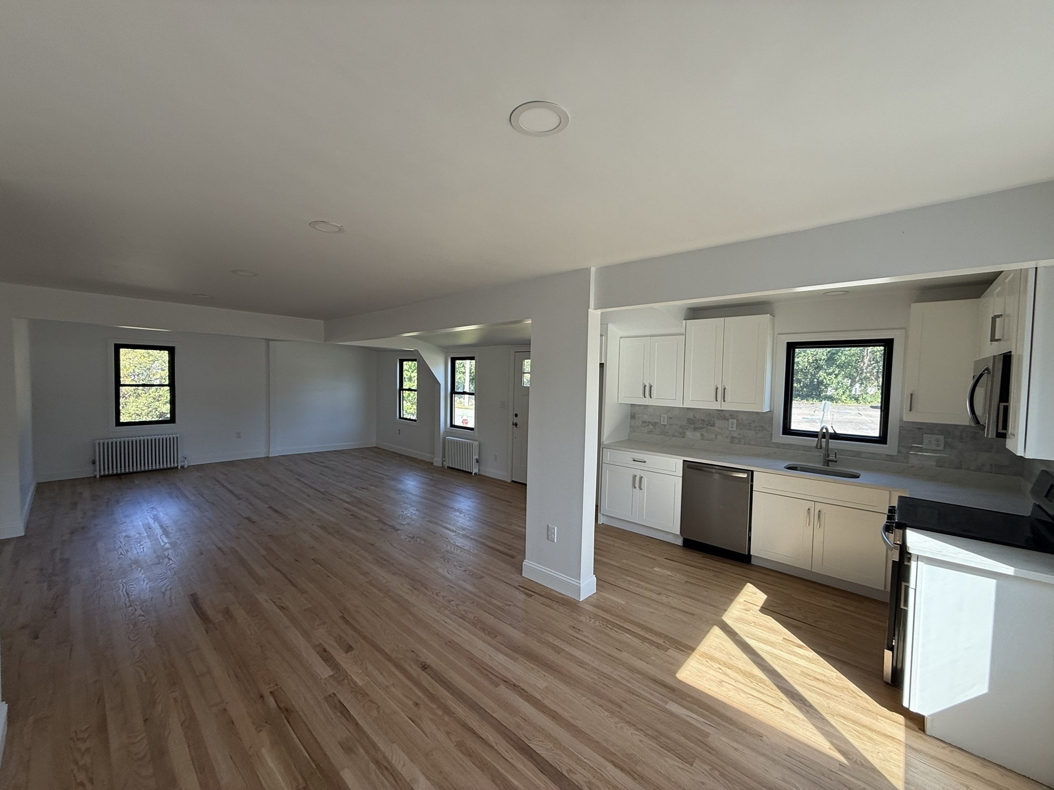 10 Newton Ave Property Photo 2