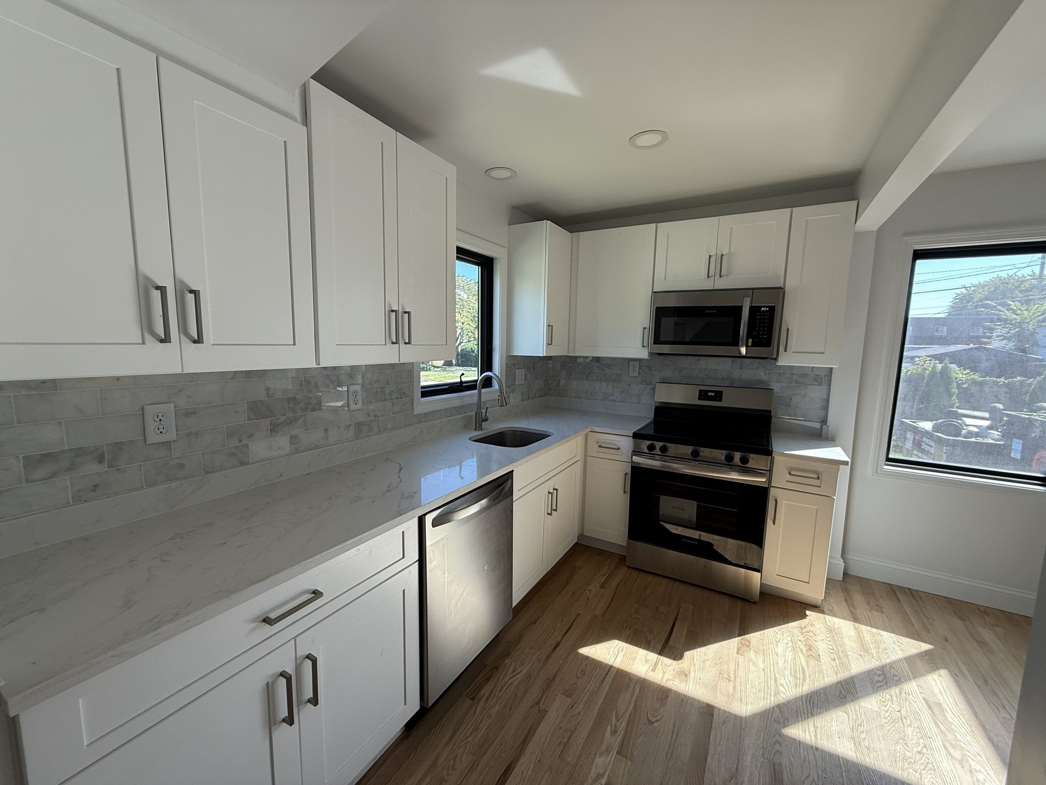 10 Newton Ave Property Photo 3