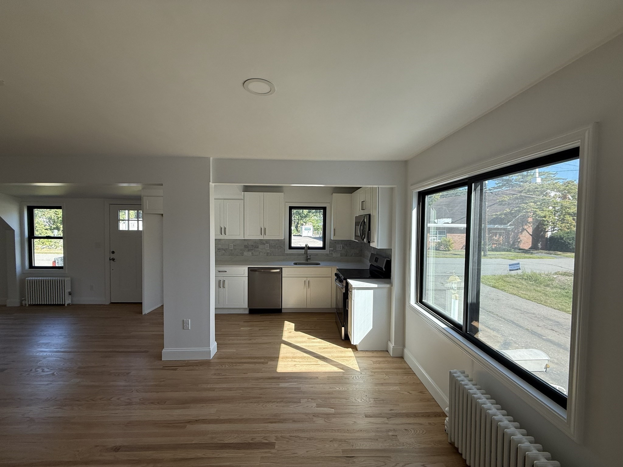 10 Newton Ave Property Photo 4