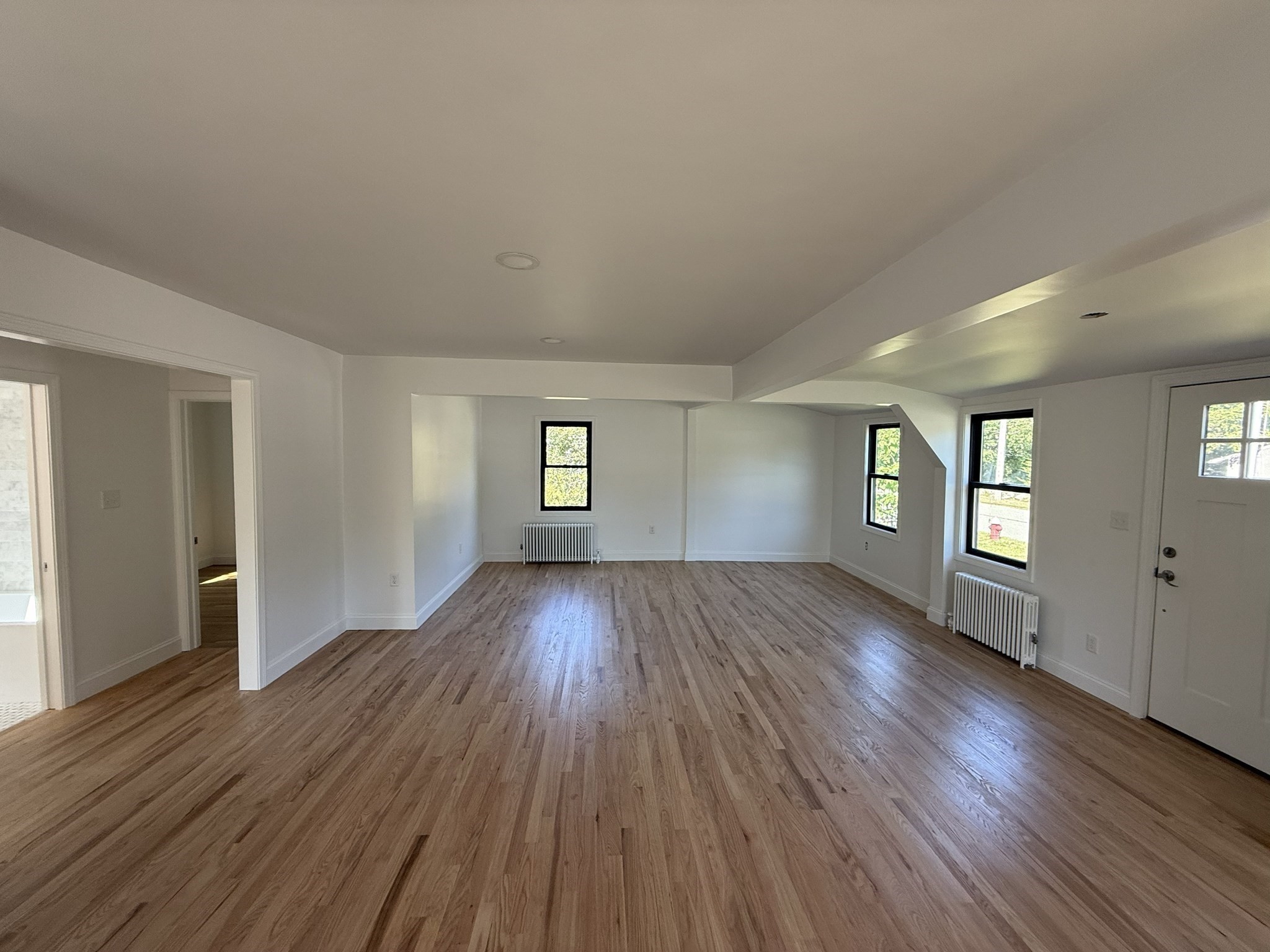 10 Newton Ave Property Photo 5