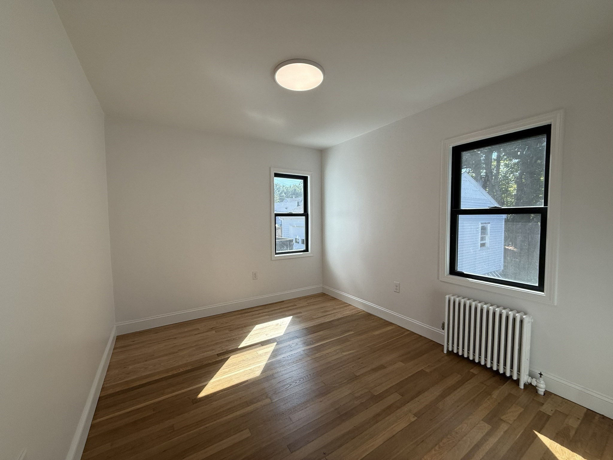 10 Newton Ave Property Photo 6