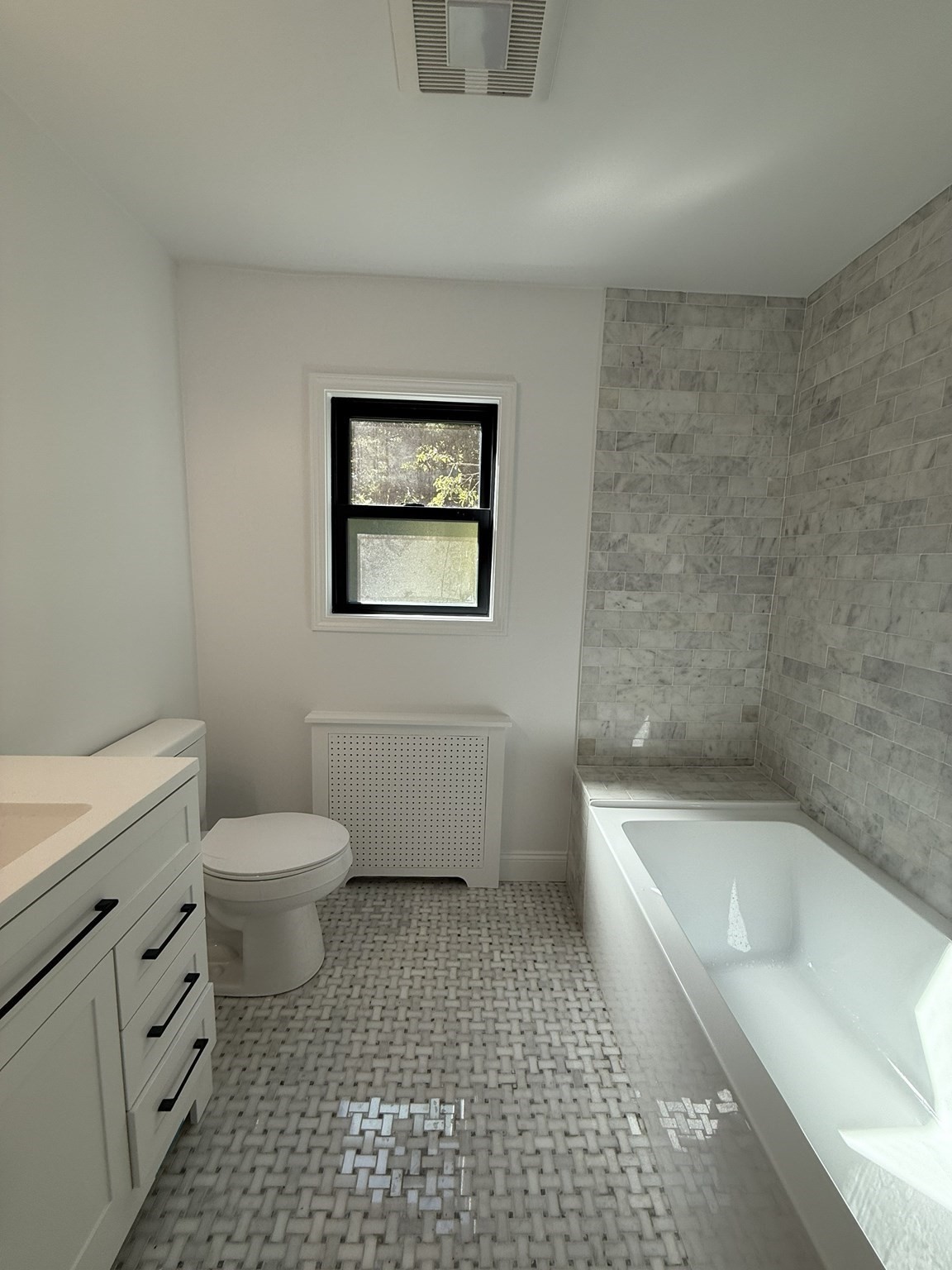 10 Newton Ave Property Photo 7