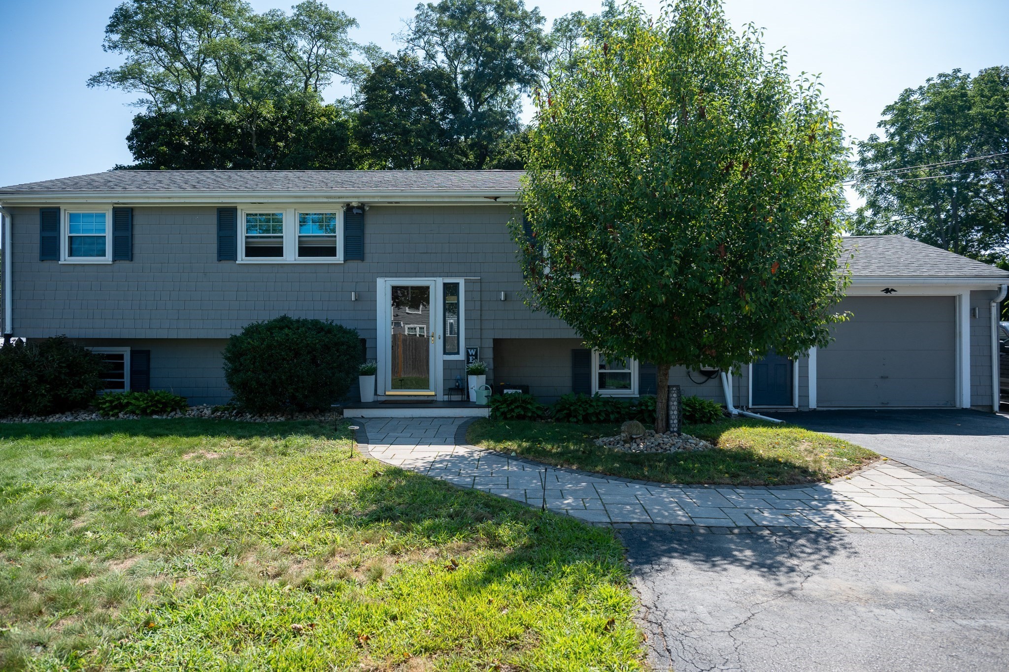 156 Oak St Property Photo 1