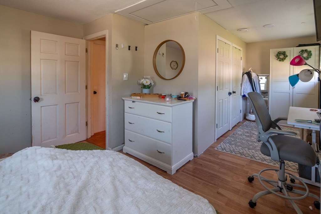 156 Oak St Property Photo 16