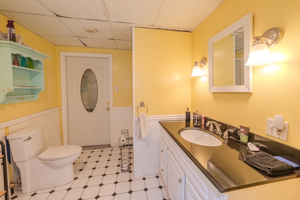 156 Oak St Property Photo 25