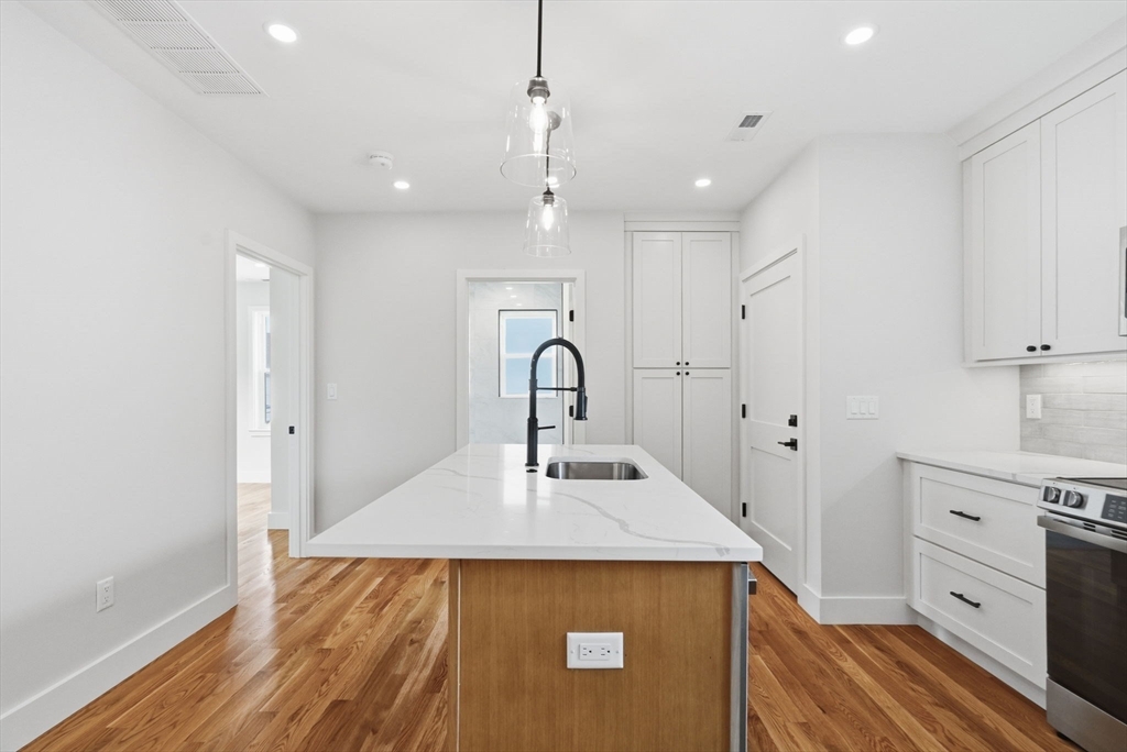 183 Madison St # 2 Property Photo 6