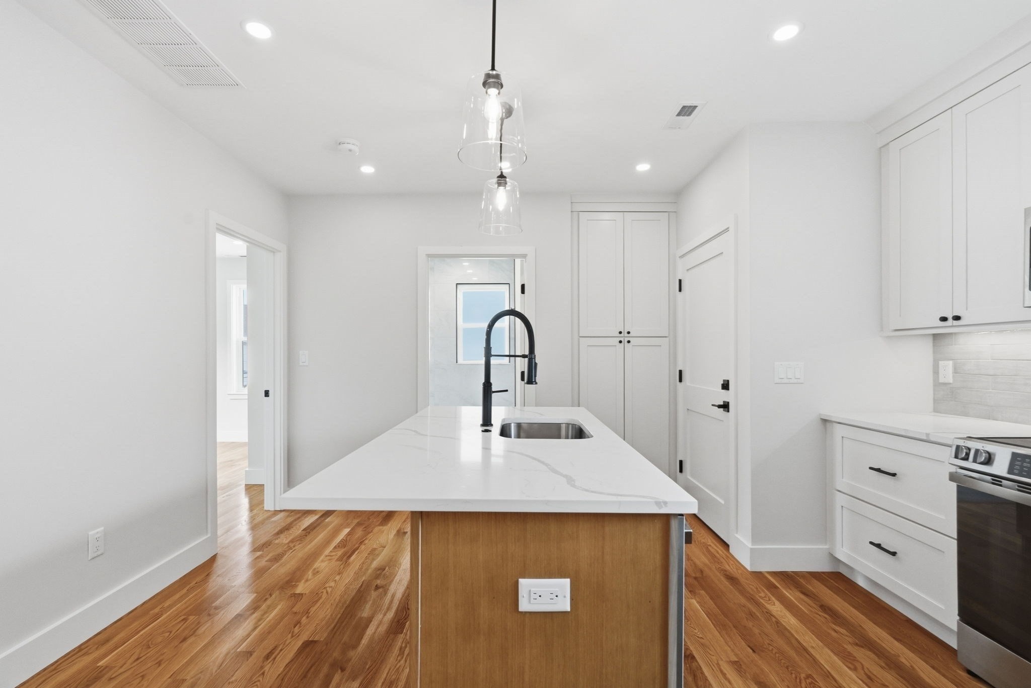 183 Madison St # 2 Property Photo 6