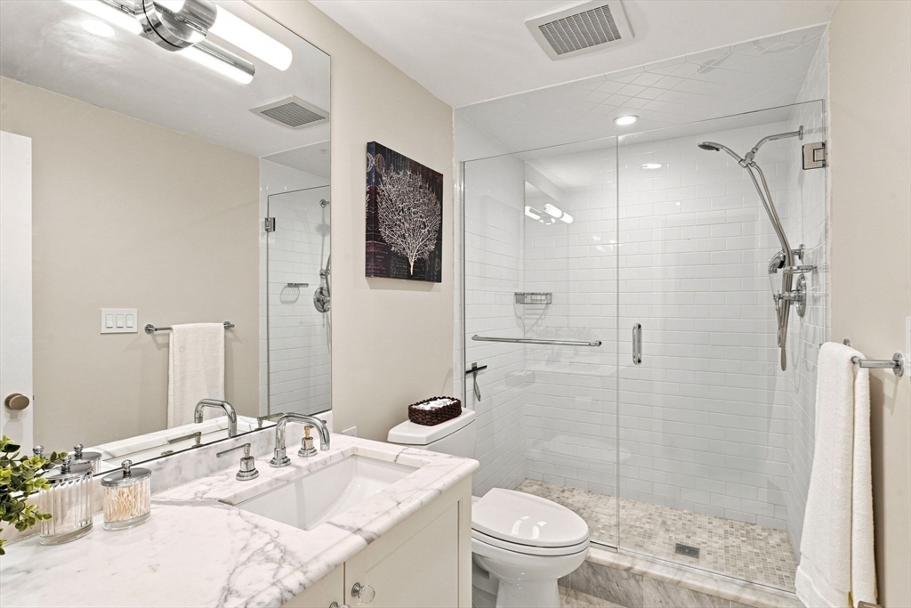 5 Leslie Cove Property Photo 21