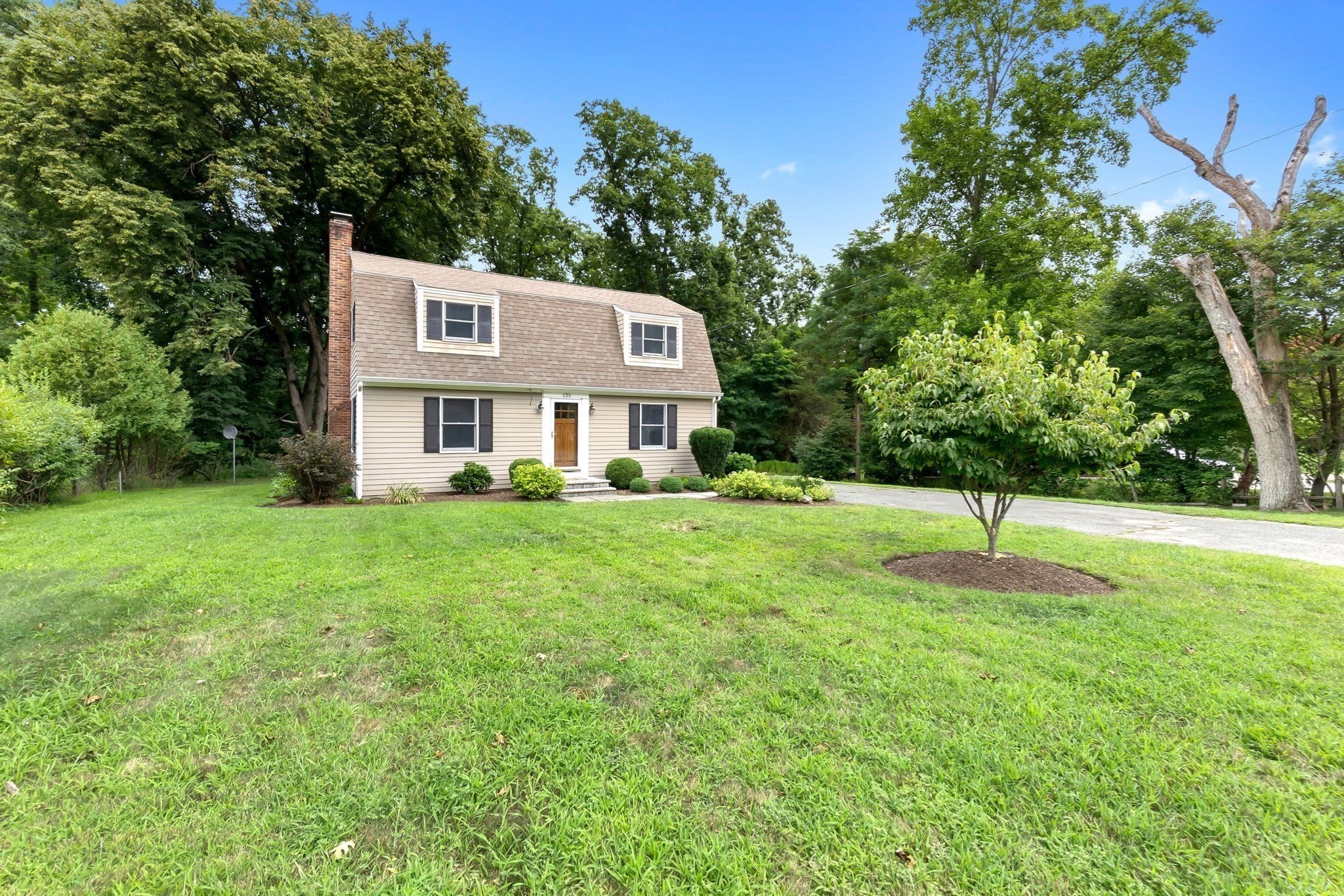 135 Linebrook Rd Property Photo 3