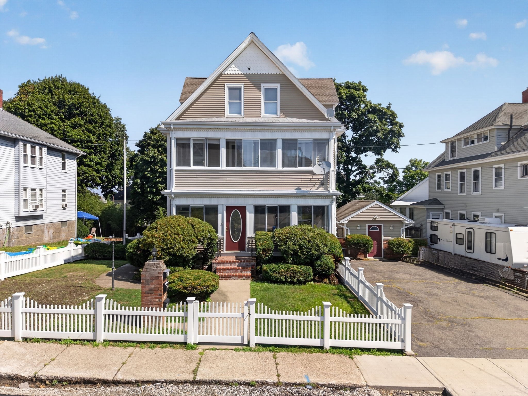 16 Bedford St Property Photo 2