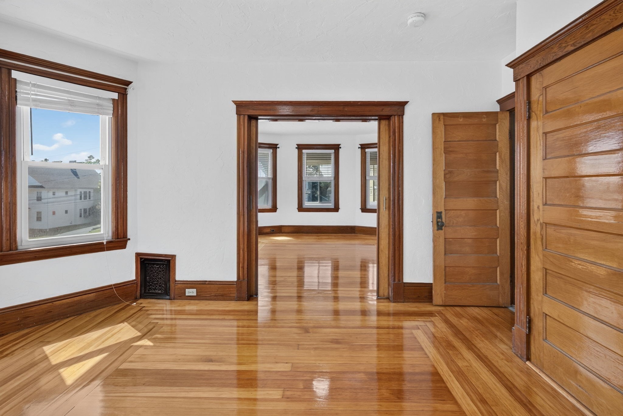 16 Bedford St Property Photo 6