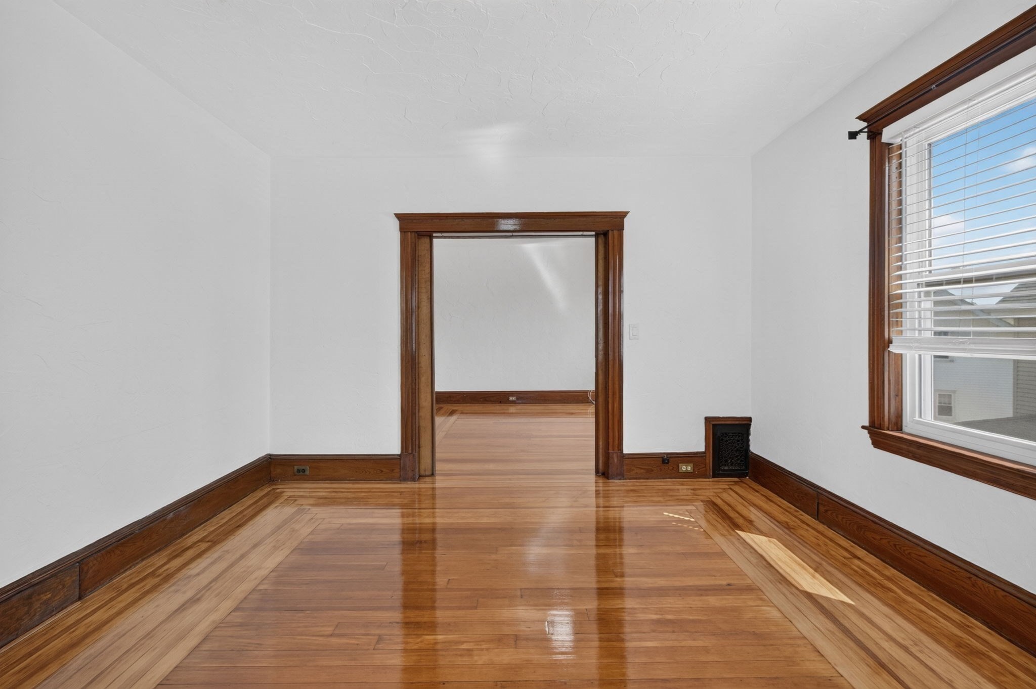 16 Bedford St Property Photo 16