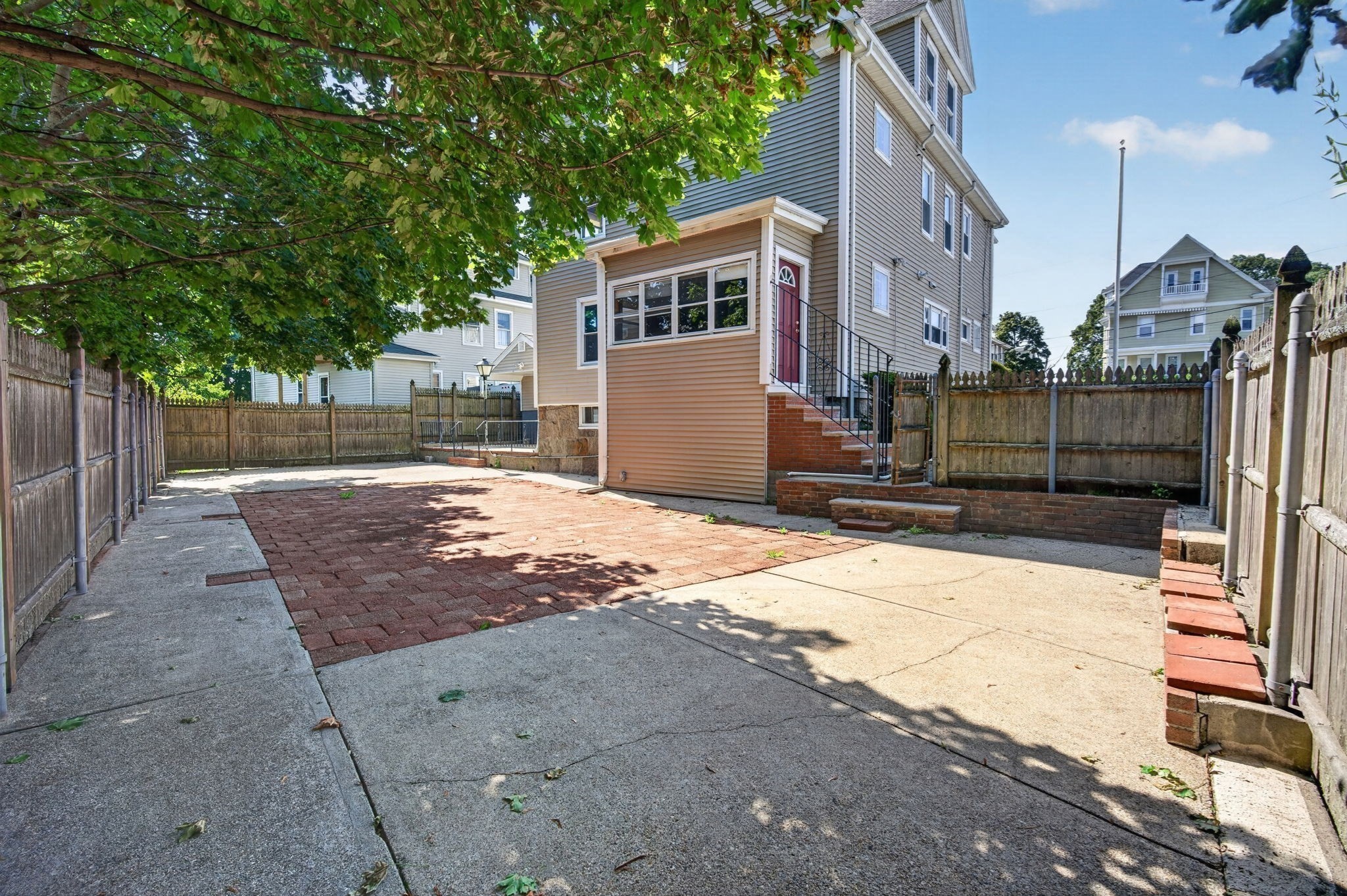 16 Bedford St Property Photo 36