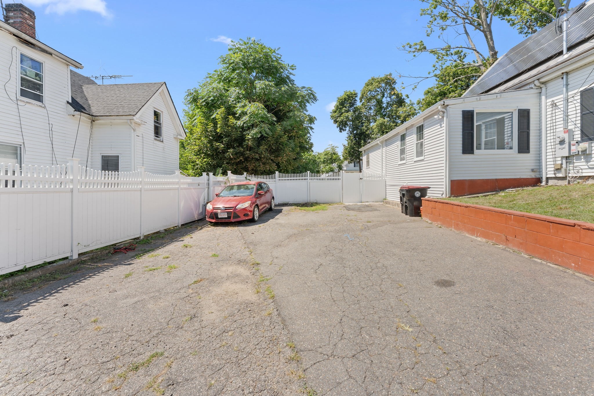 228 N Warren Ave Property Photo 25