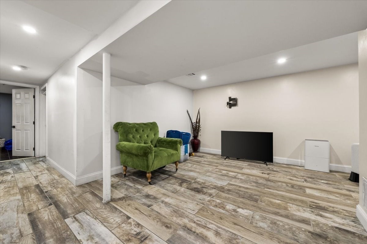 131 Longwood Ave Property Photo 22