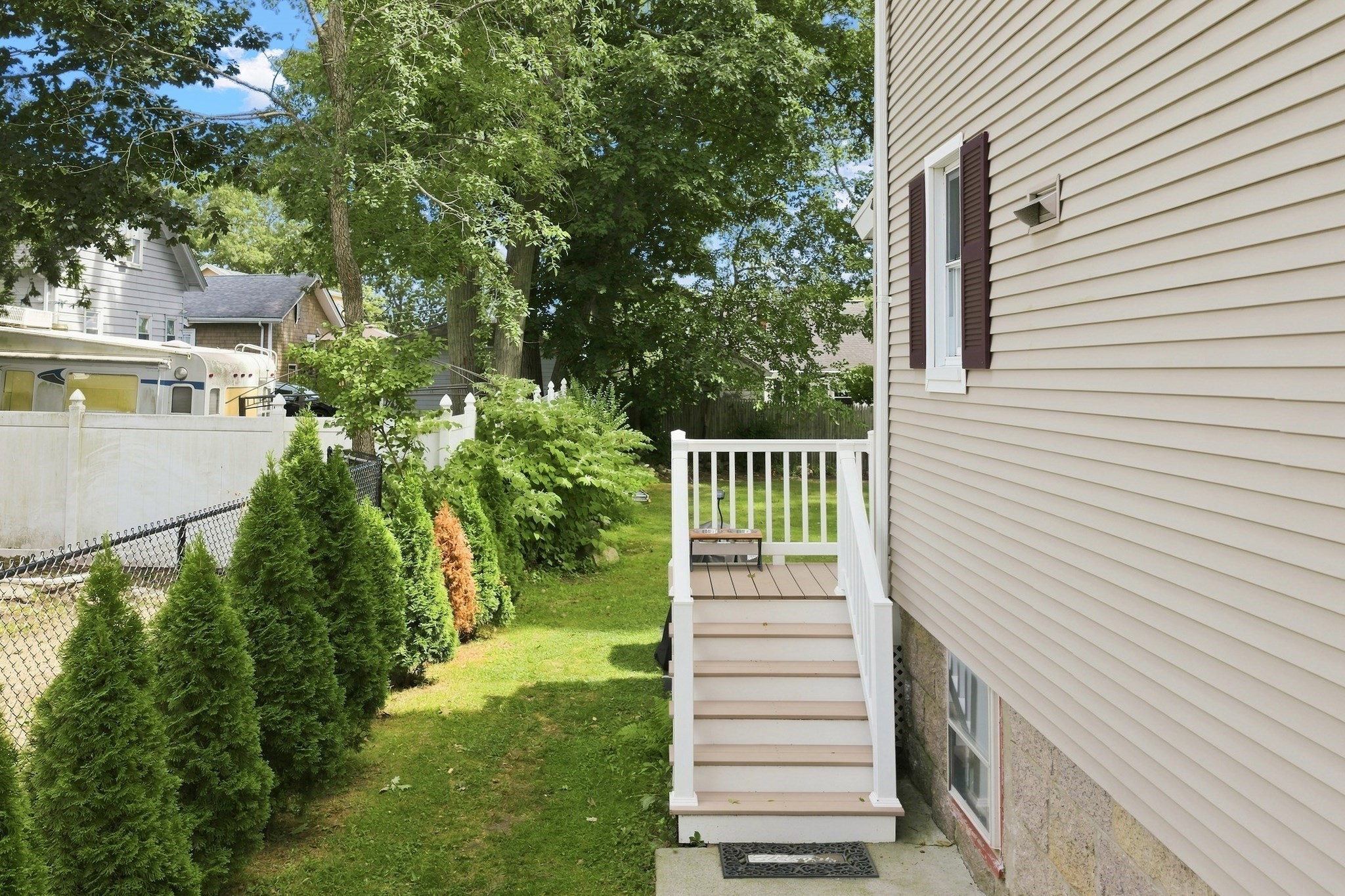 253 Garden St Property Photo 8