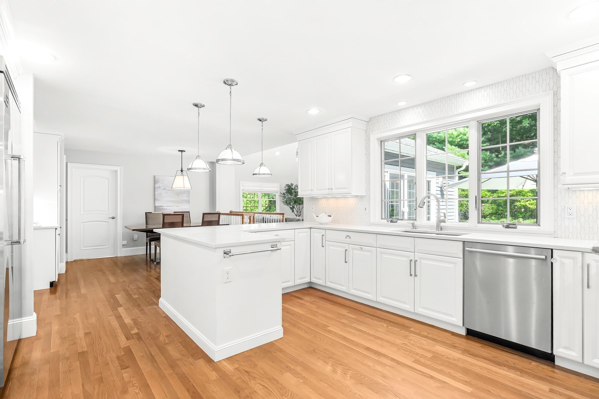 20 Rolling Ln Property Photo 4