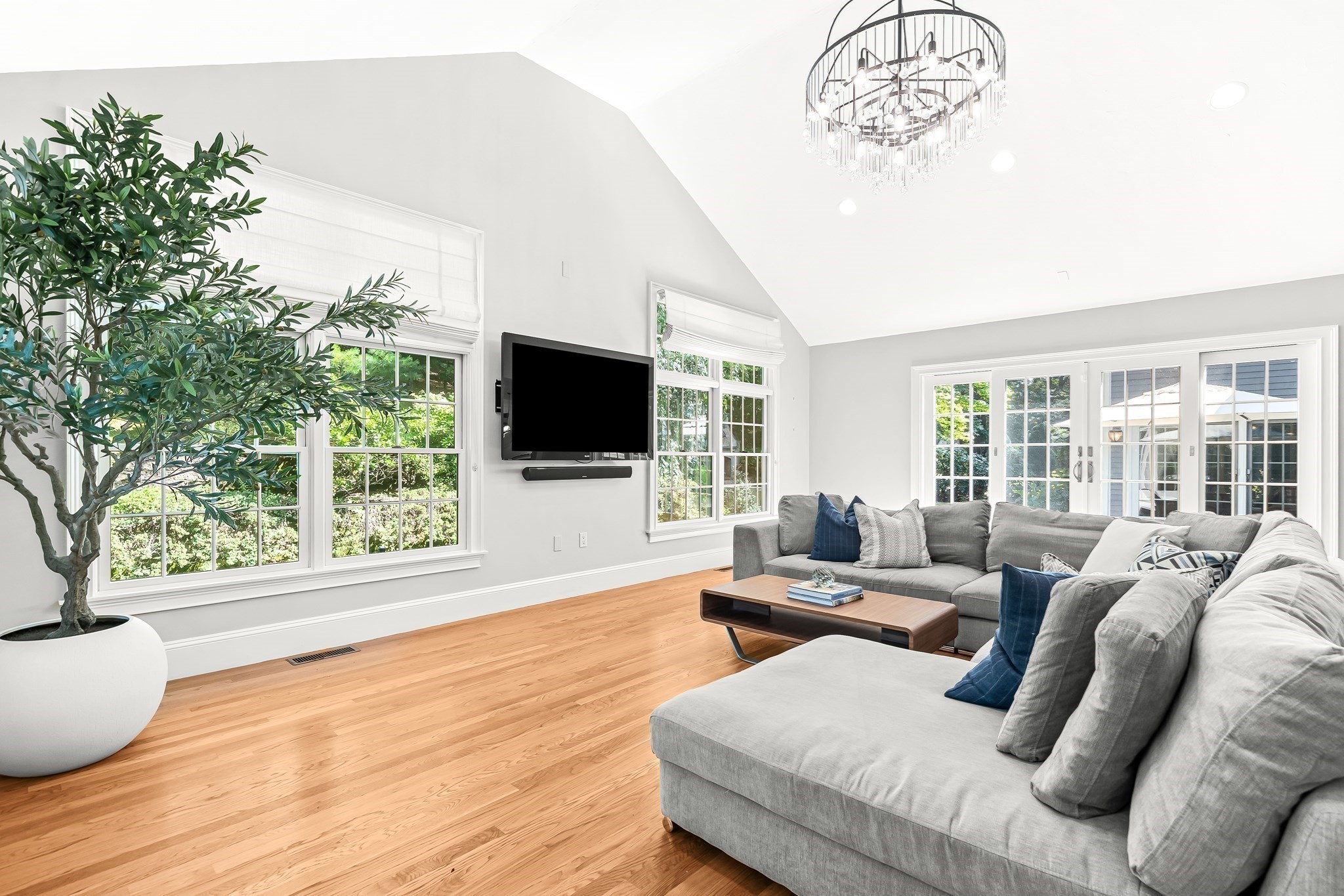 20 Rolling Ln Property Photo 9
