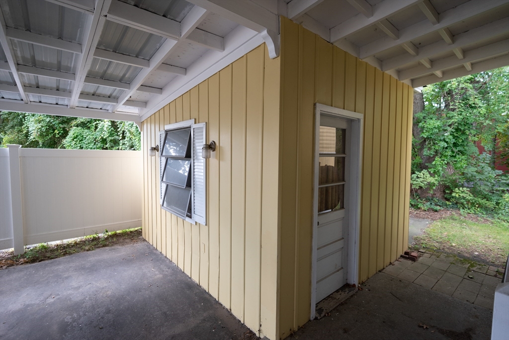 276 Lunenburg St Property Photo 3