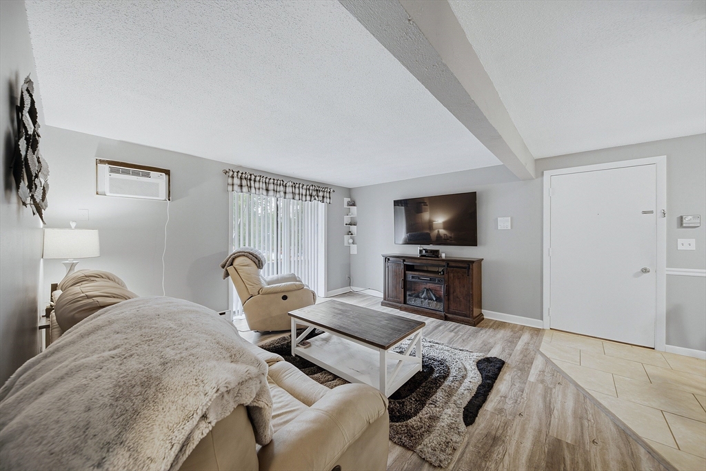 129 Quaker Hwy # 3 Property Photo 4