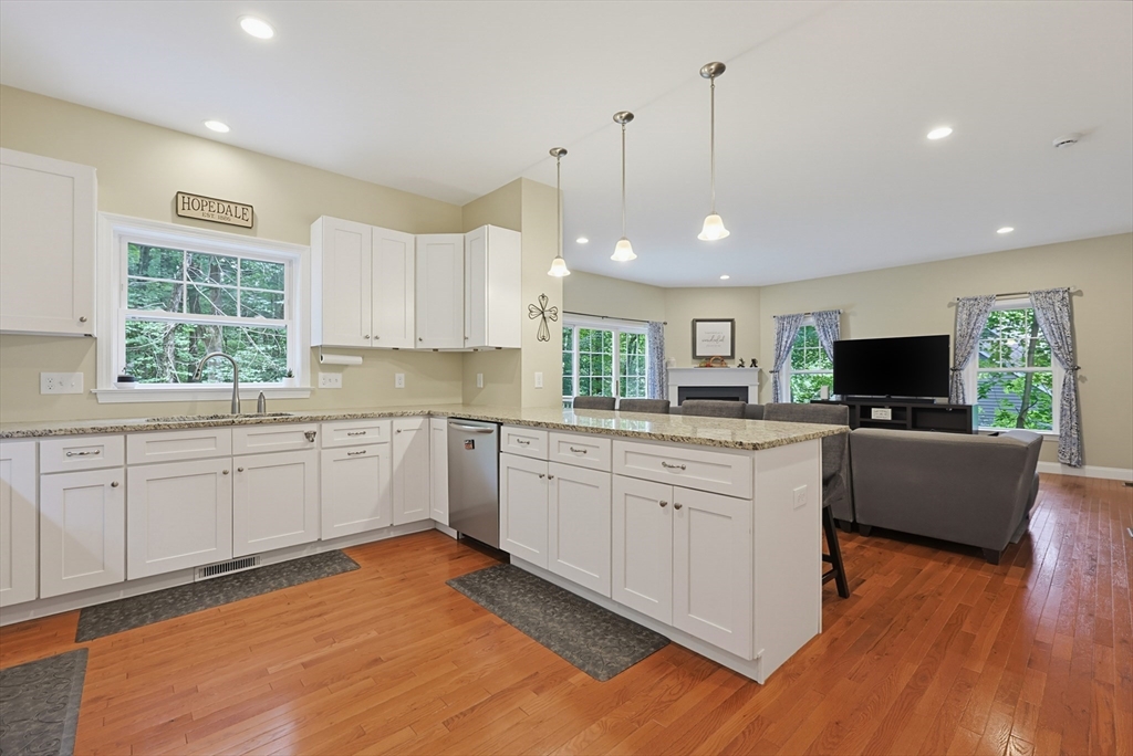 90 Greene St Property Photo 6
