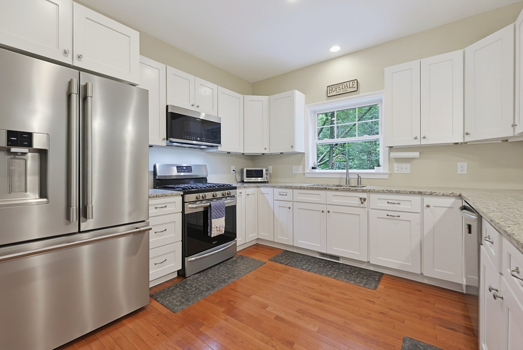 90 Greene St Property Photo 9