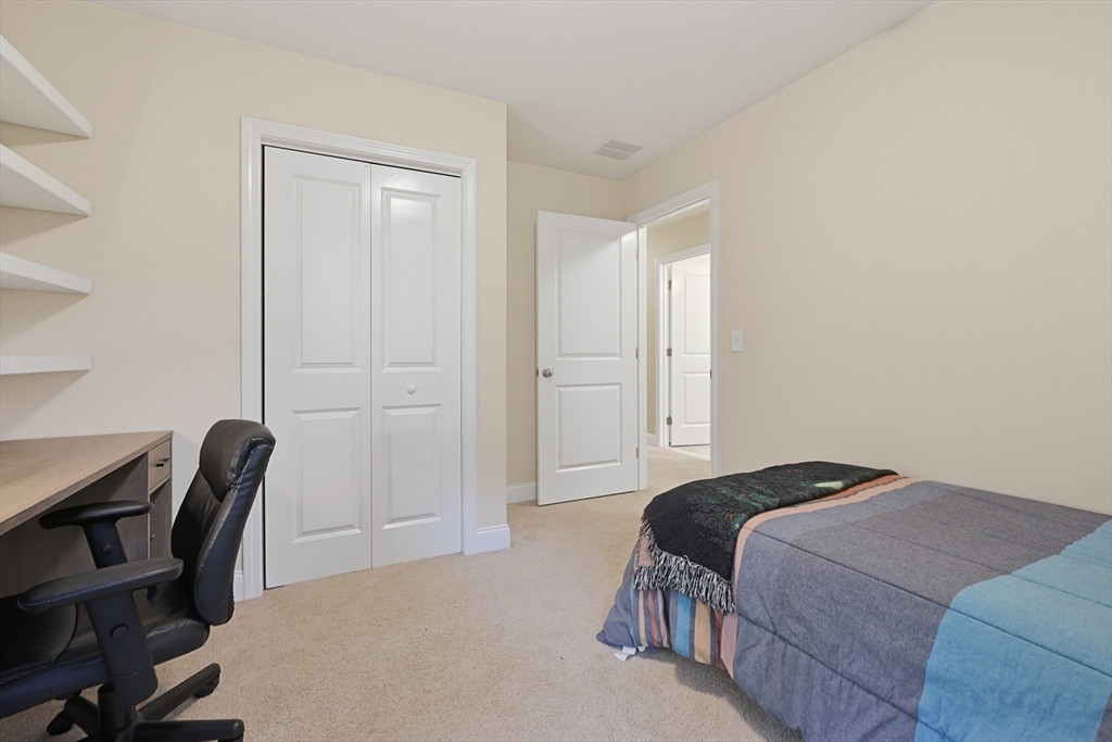 90 Greene St Property Photo 28