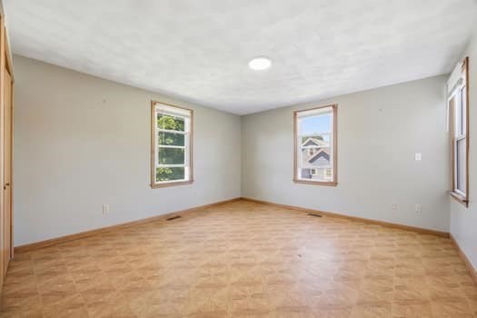 52 Elliott St. Property Photo 15