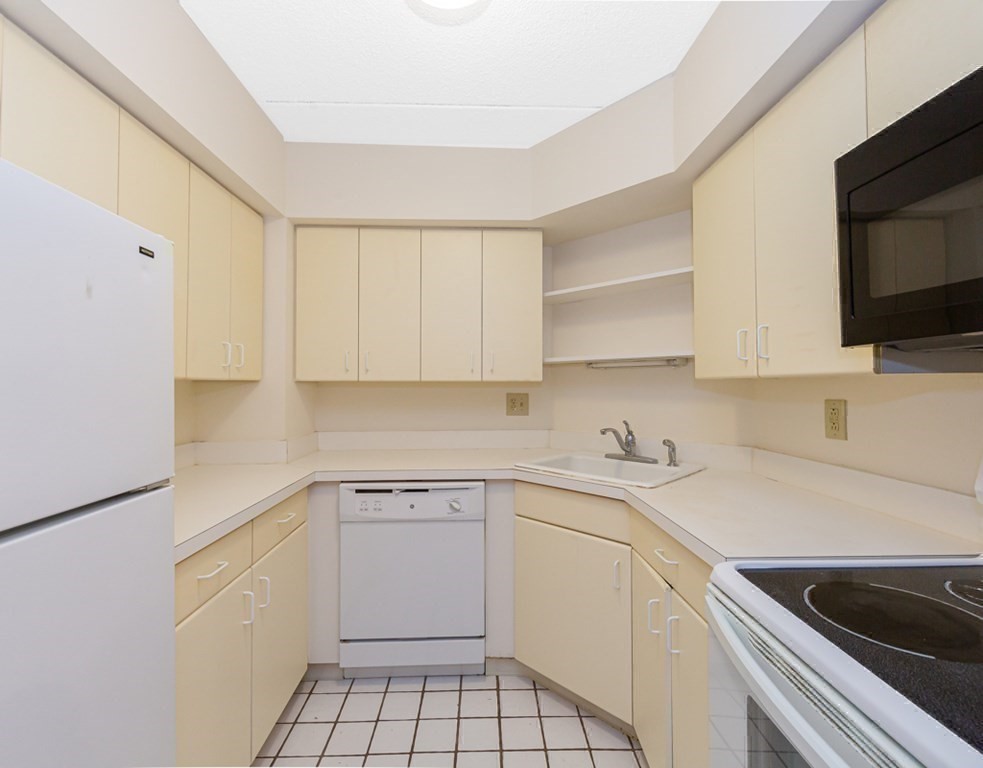 135 Pleasant St # 307 Property Photo 2