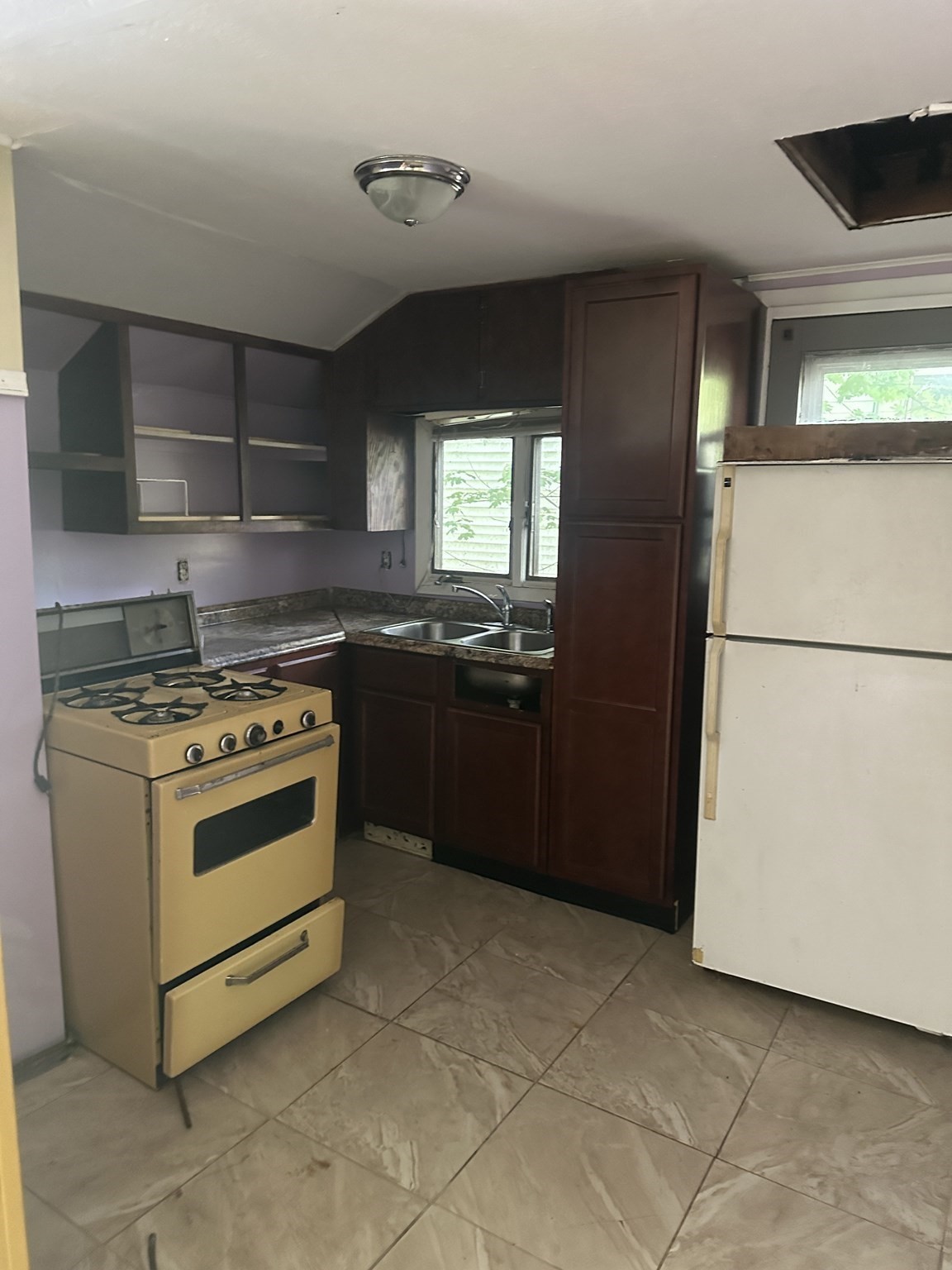 35 Hillcrest St. Property Photo 6