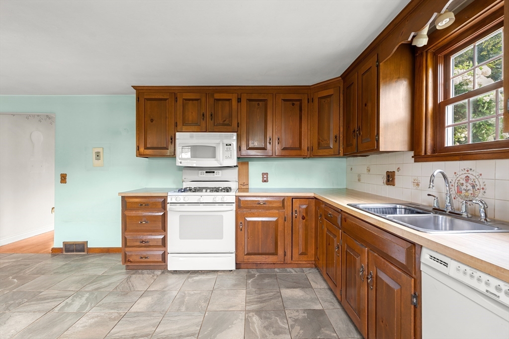 18 Iverson Rd Property Photo 8