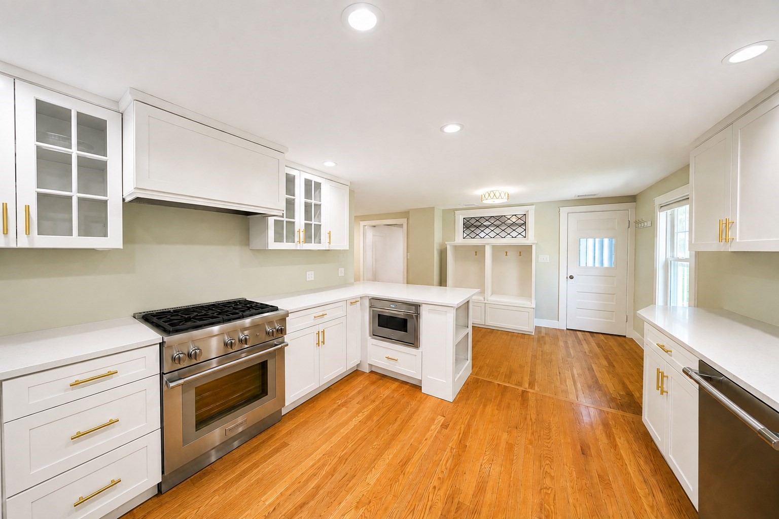 96 Wompatuck Rd Property Photo 3