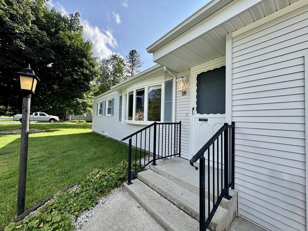 18 Cedar Oak Lane Property Photo 1