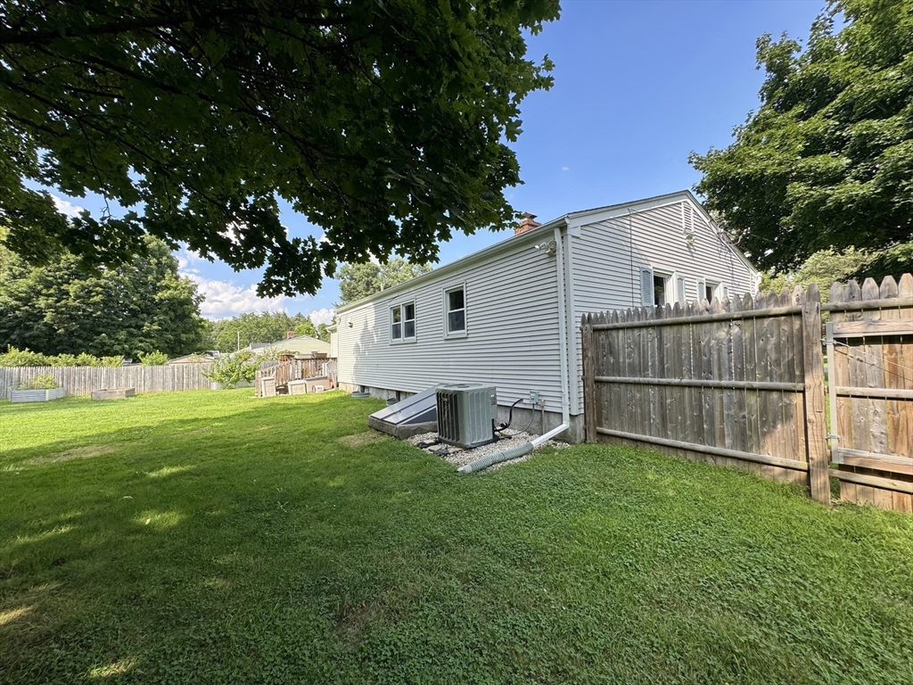 18 Cedar Oak Lane Property Photo 3