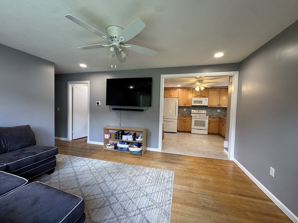 18 Cedar Oak Lane Property Photo 6