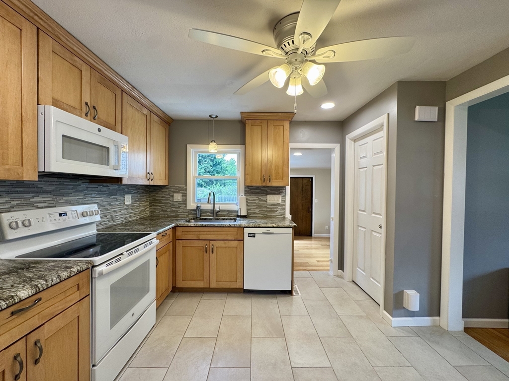 18 Cedar Oak Lane Property Photo 7