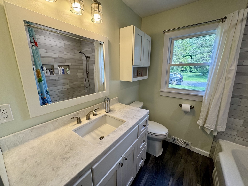 18 Cedar Oak Lane Property Photo 12