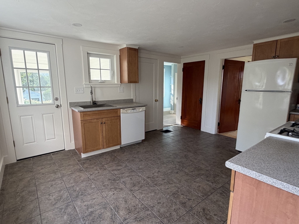 40 Marshall Rd Property Photo 15