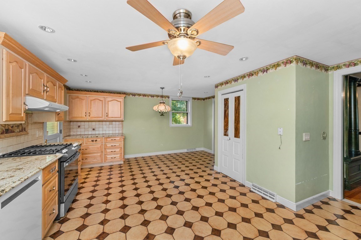 14 Lafayette St Property Photo 19
