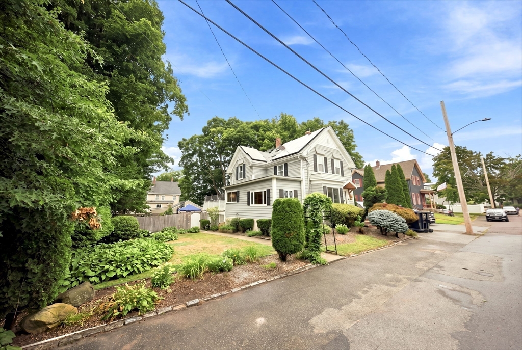 8 Charles St Property Photo 4
