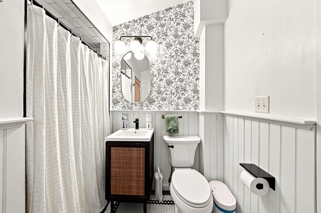8 Charles St Property Photo 16