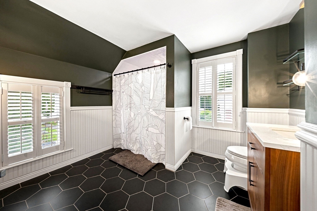 8 Charles St Property Photo 21