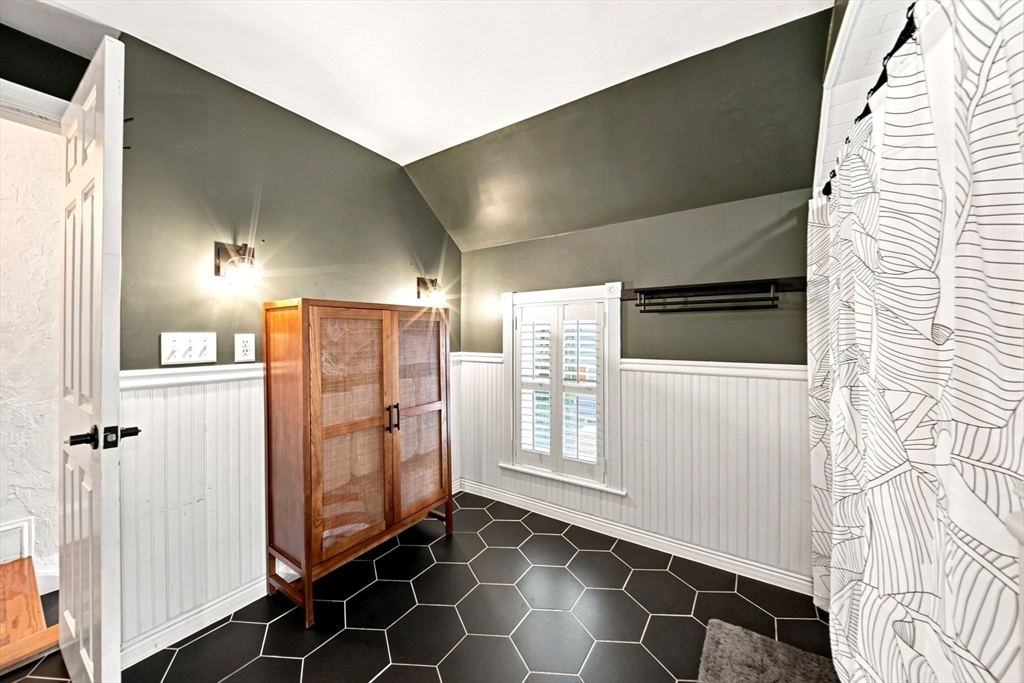8 Charles St Property Photo 22