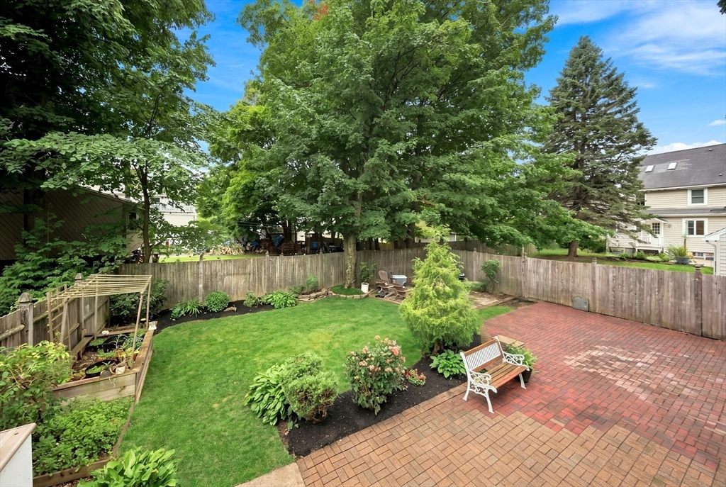 8 Charles St Property Photo 27