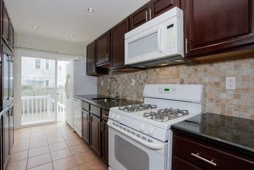304 Davis St # 1 Property Photo 1