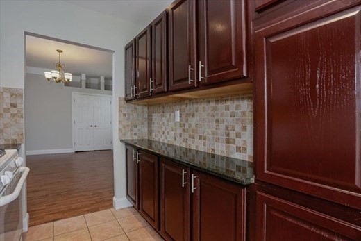 304 Davis St # 1 Property Photo 2